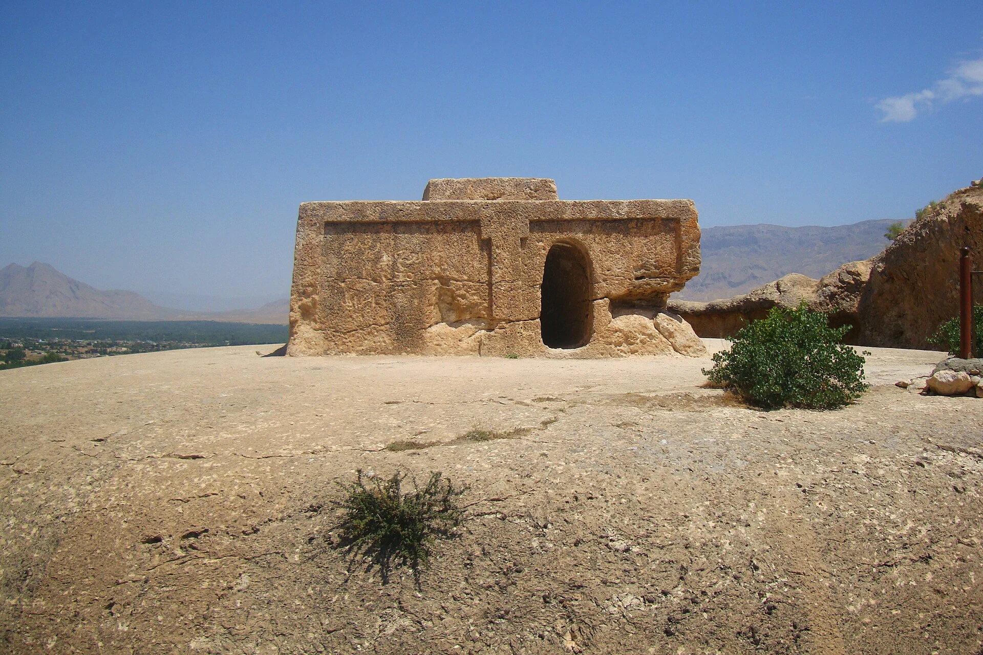 Takht-e Rostam, Samangan